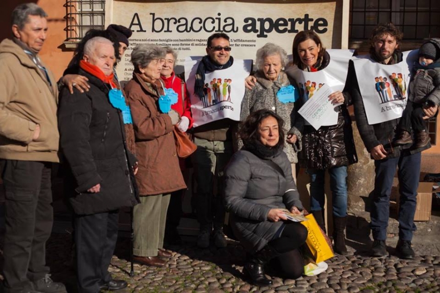 campagna-abraccia-aperte